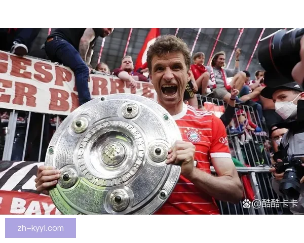 拜仁三人失误连环助攻 对手轻松进空门